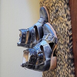 Freebird Grace size 8 booties